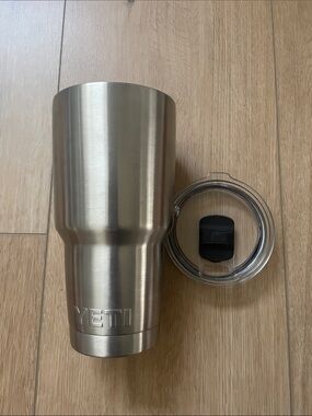 Yeti 30 oz Silver Stainless Steel Travel Tumbler with Clear Lid